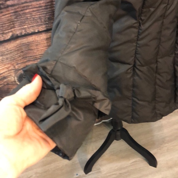 Cole Haan Down Puffer Coat Bow Cuffs Feathers Size Medium Zipper Pockets - Picture 3 of 13